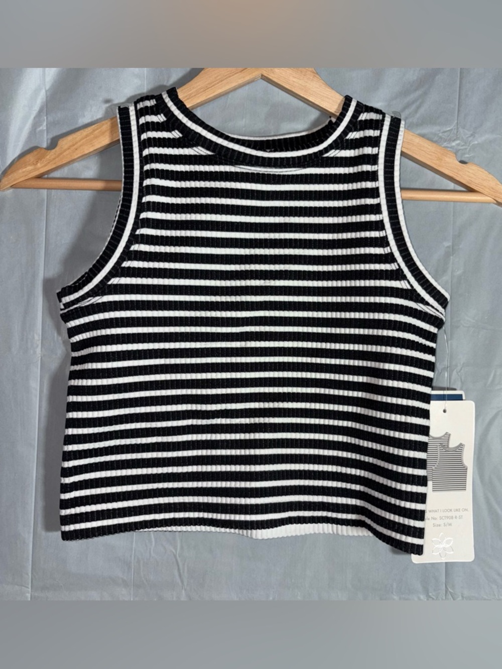 Aura Black & White Striped Ribbed Knit Crop Tank Top Women’s Sz Small Sleeveless